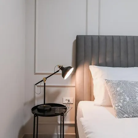 Luxury Lacrima