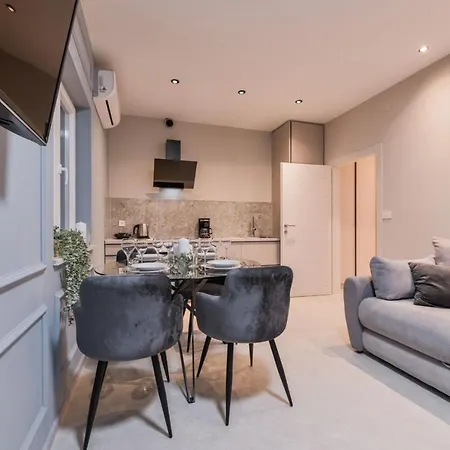 ゲストハウス Lacrima Near The Sea シロ