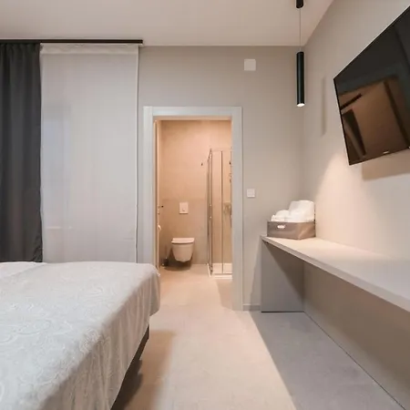 Lacrima Near The Sea シロ