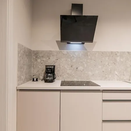 Lacrima Near The Sea シロ