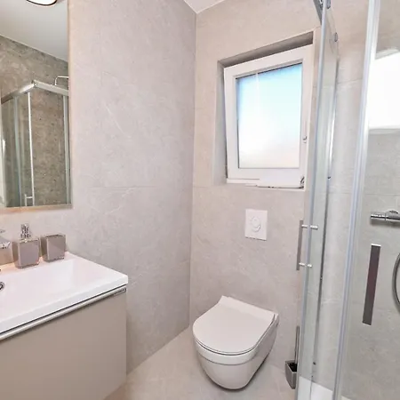 ゲストハウス Lacrima Near The Sea