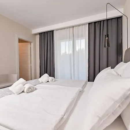 Luxury Lacrima