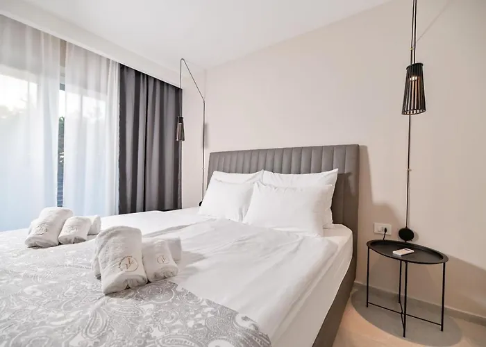 Lacrima Near The Sea בית הארחה 5*